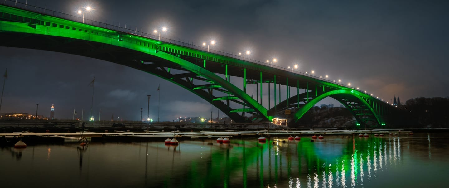 västerbron-ljussättning-ljusdesign-belysning-grön-ljus