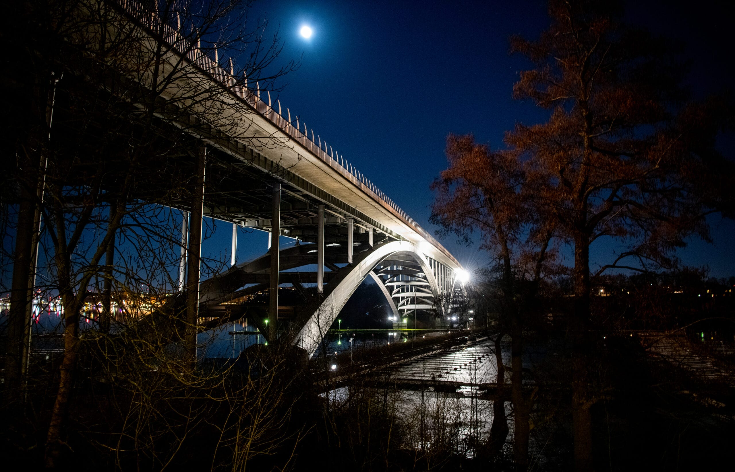 västerbron-brobelysning-stockholm-ljussättning-ljusdesign-bro-belysning